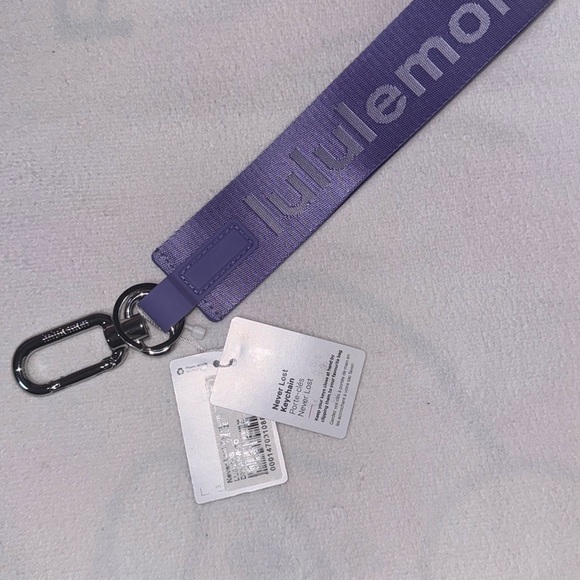 Lululemon Never Lost Keychain *NWT Dark Lavender/White Opal - Picture 4 of 4
